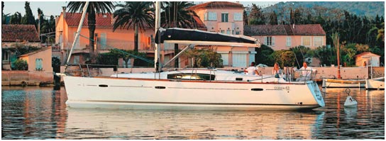 Beneteau Oceanis 43 alla fonda. Ponza Palmarola Zannone Ventotene Ischia Procida Capri vacanze a vela charter broker noleggio locazione affitto barche per pontine flegree.