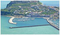 Il porto di Procida. Ponza Palmarola Zannone Ventotene Ischia Procida Capri vacanze a vela charter broker noleggio locazione affitto barche per pontine flegree.